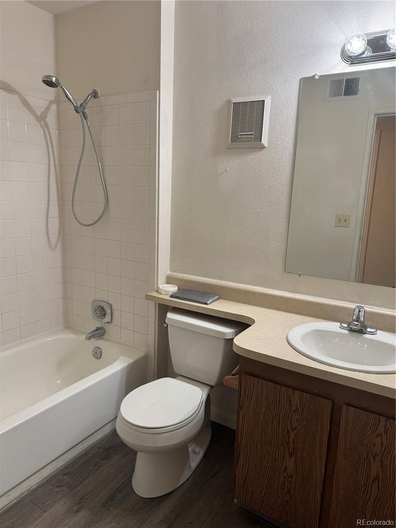 1850 Pitkin Cir #B, Aurora, CO 80017