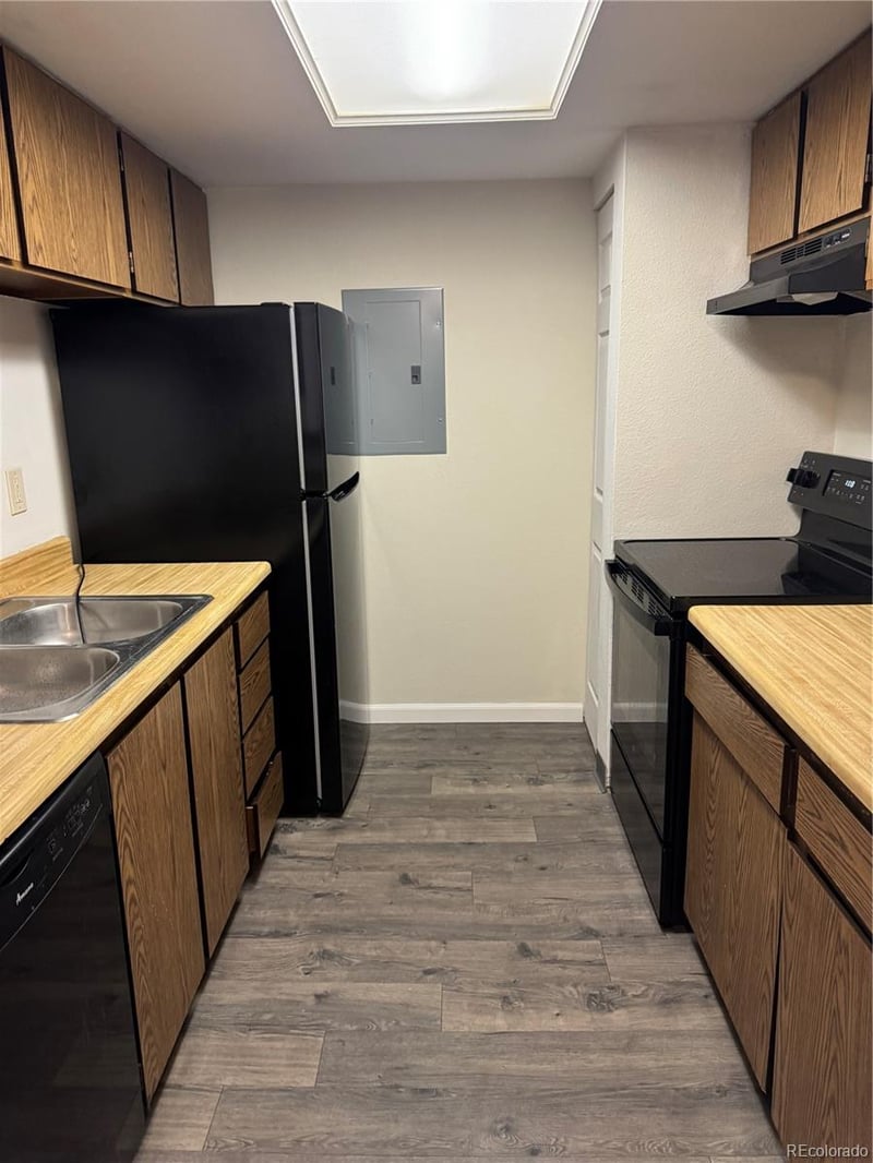 1850 Pitkin Cir #B, Aurora, CO 80017