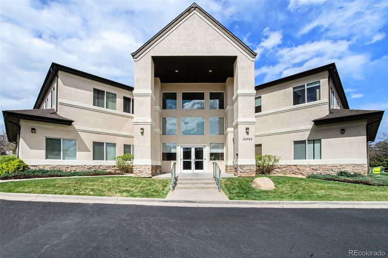 10390 Bradford Rd, Littleton, CO 80127