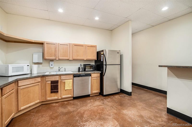 10390 Bradford Rd, Littleton, CO 80127