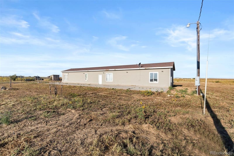 47081 106th Ave, Bennett, CO 80102