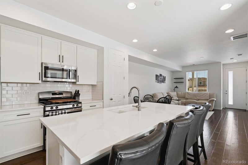 1627 Andes Way, Aurora, CO 80017