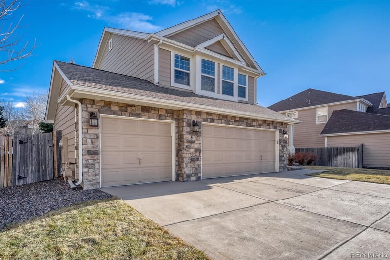 6086 Ukraine St, Aurora, CO 80015