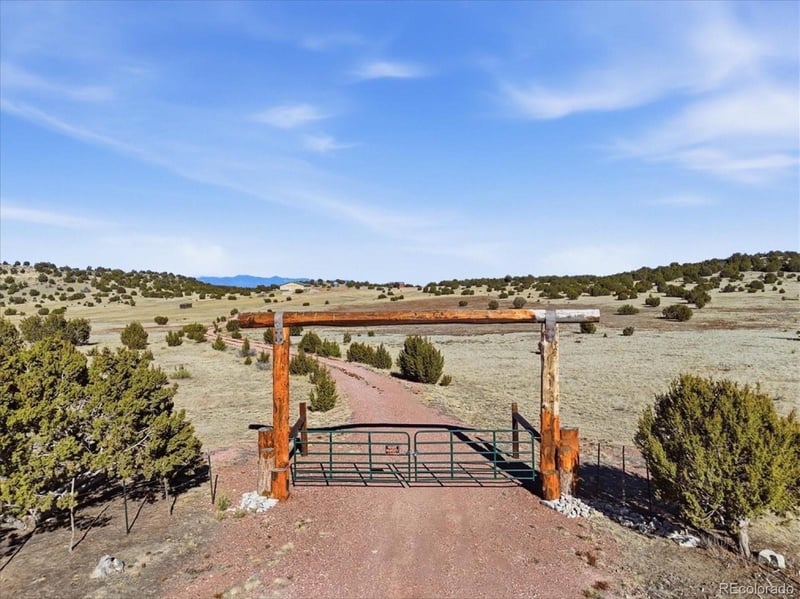 7825 Soda Creek Rd, Pueblo, CO 81005