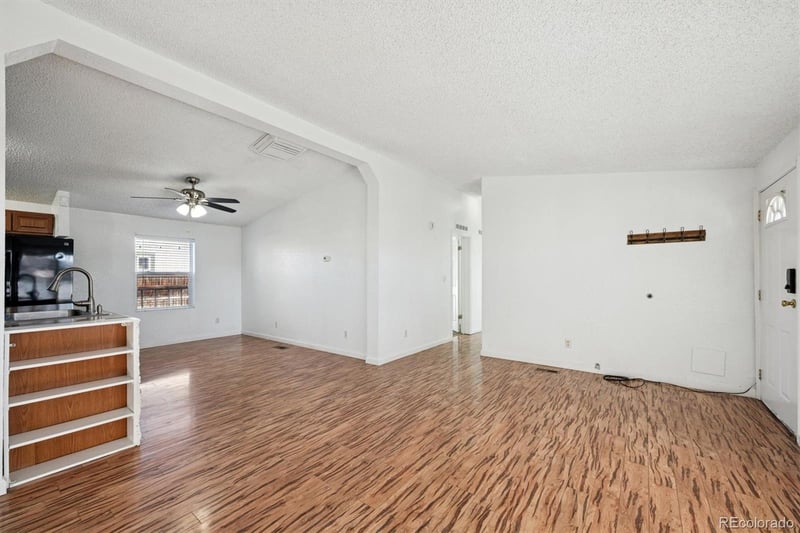 6185 E 81st Ave, Dupont, CO 80024