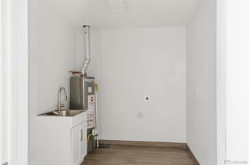 941 Quentin St, Aurora, CO 80011