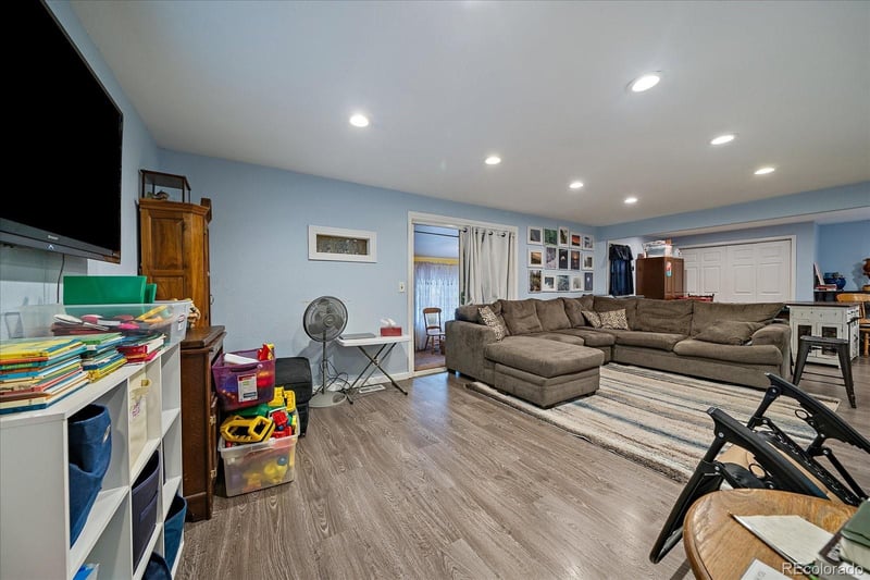 271 Davies Ave, Centennial, CO 80122