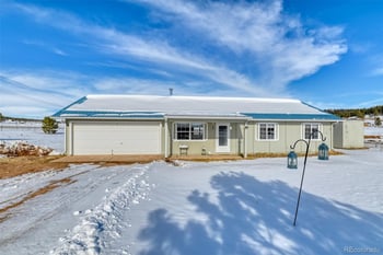 17 Garfield Cir, Florissant, CO 80816