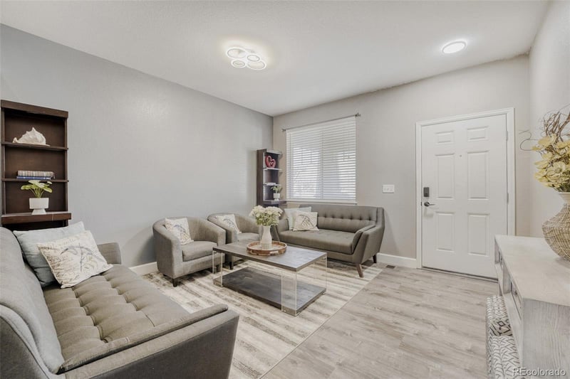 6331 Dunkirk Ct, Aurora, CO 80019