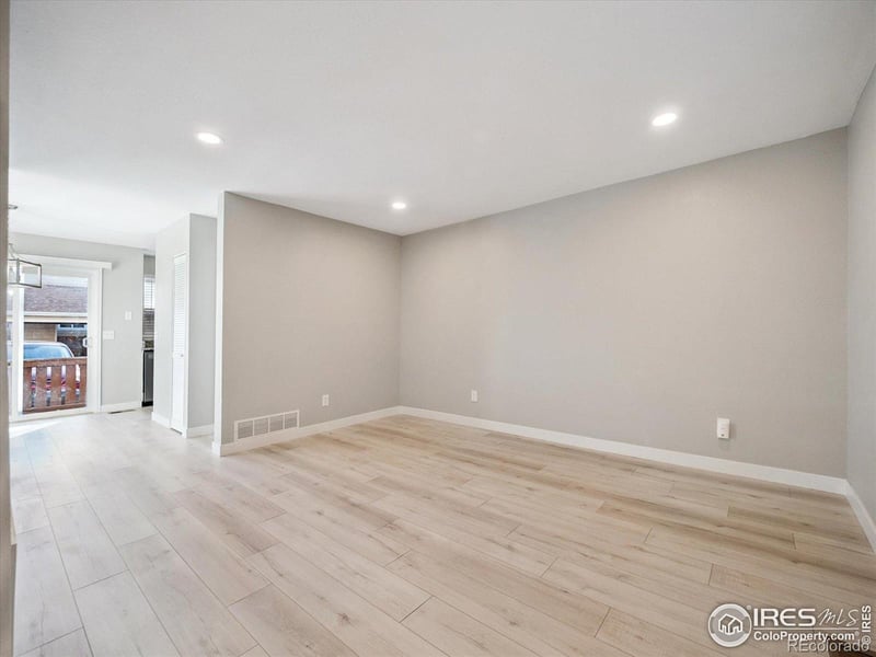 867 Summer Dr, Littleton, CO 80126