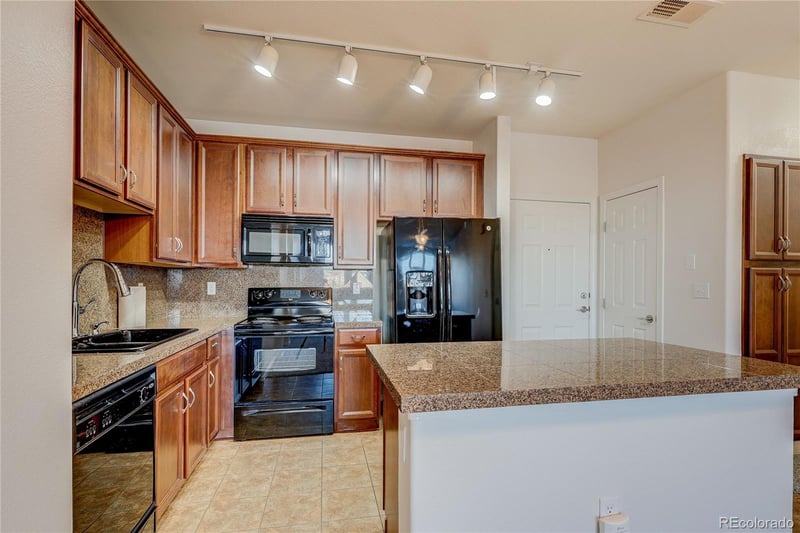 8489 Canyon Rim Cir #207, Englewood, CO 80112