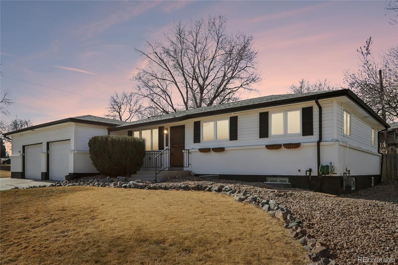 1825 Saulsbury Ct, Lakewood, CO 80232