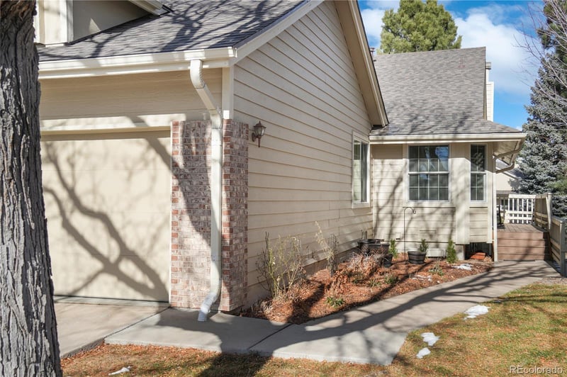 1912 Phillips Dr, Centennial, CO 80122