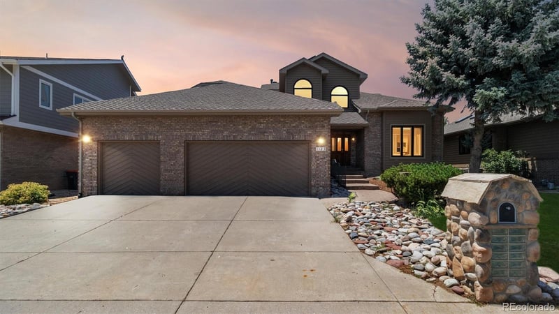 1123 Oakhurst Dr, Broomfield, CO 80020