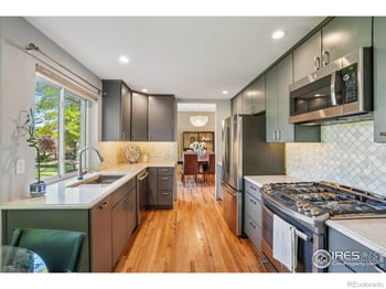 8009 James Ct, Niwot, CO 80503