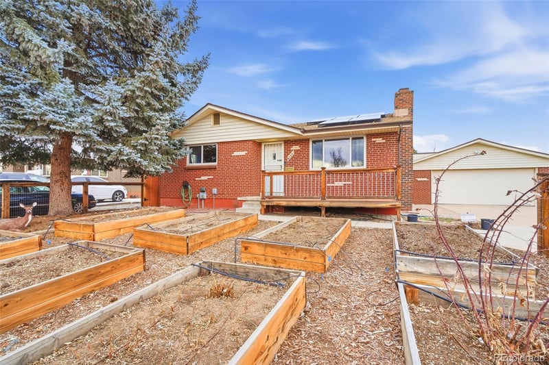 8123 Iowa Ave, Lakewood, CO 80232