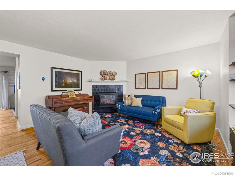 976 Monroe Ave, Loveland, CO 80537