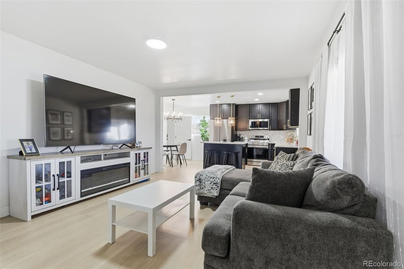 9350 Fir Dr, Thornton, CO 80229