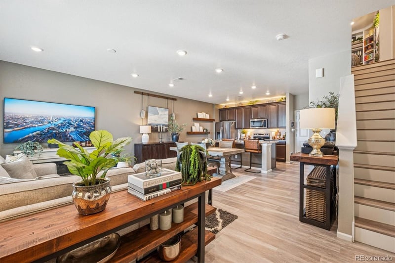 21121 60th Ave, Aurora, CO 80019