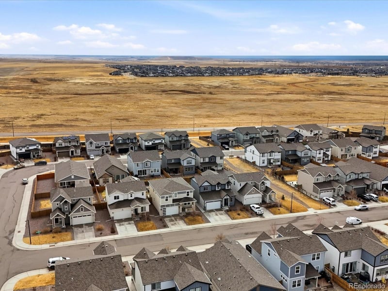 27934 7th Ave, Aurora, CO 80018