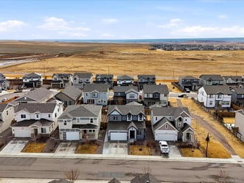 27934 7th Ave, Aurora, CO 80018