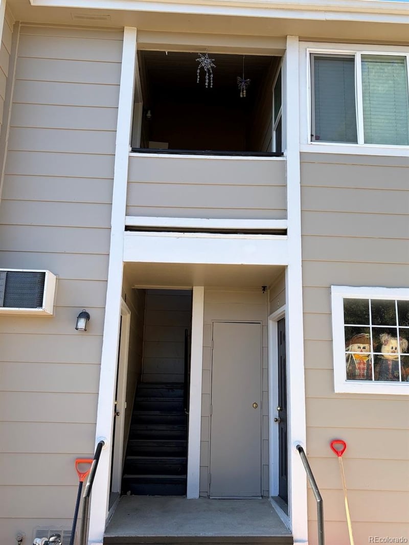 841 Uravan Ct, Aurora, CO 80017