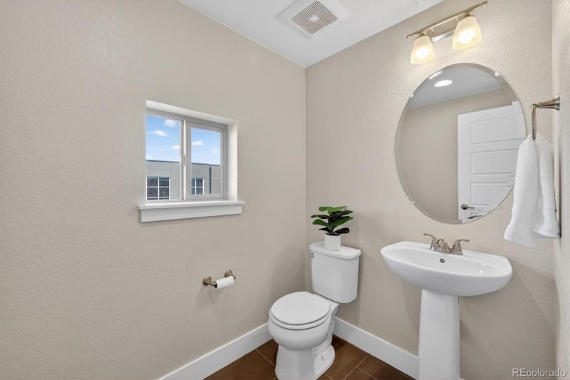 5686 Galena St, Denver, CO 80238