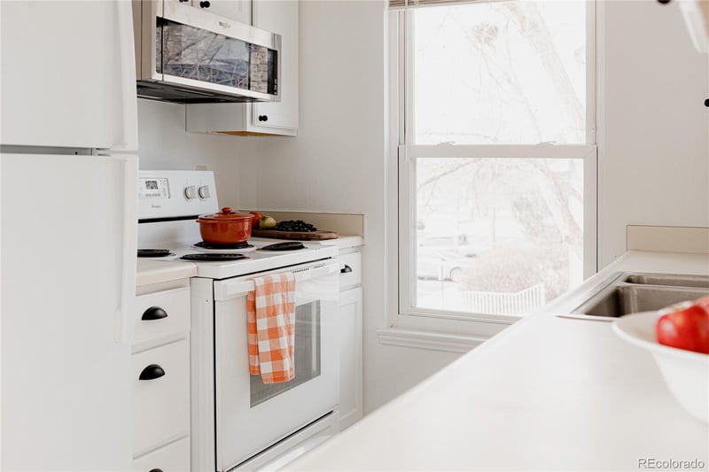 8045 Eastman Pl #206, Lakewood, CO 80227