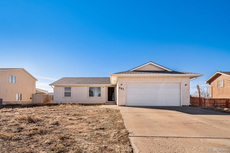441 Oak Creek Dr, Pueblo West, CO 81007