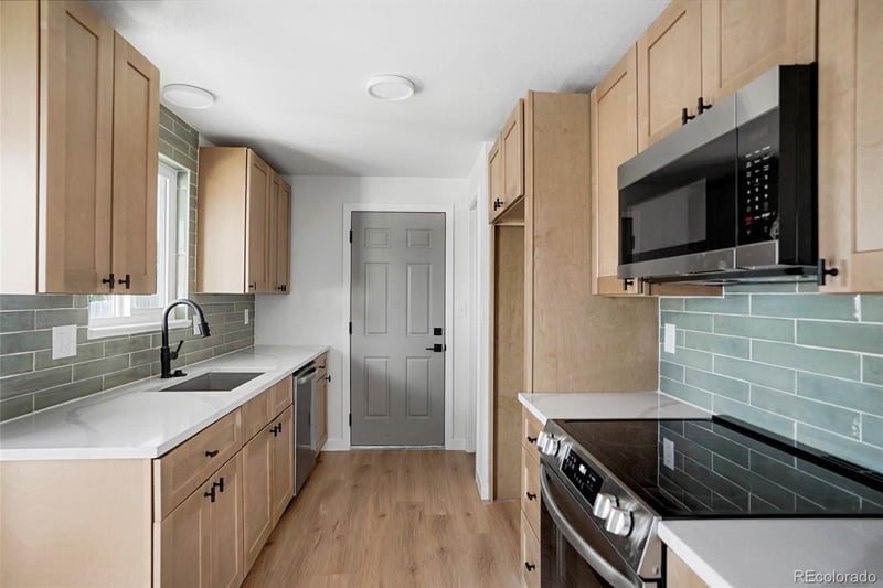 1828 Stratford Ln, Longmont, CO 80503