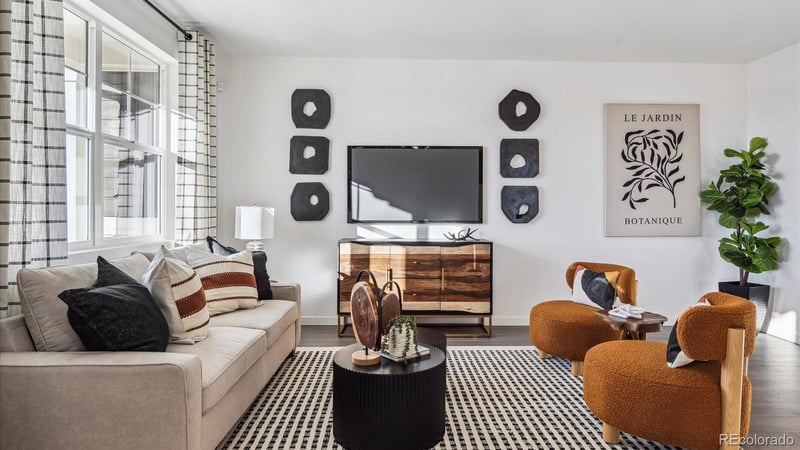 914 Logan Peak Way, Berthoud, CO 80513