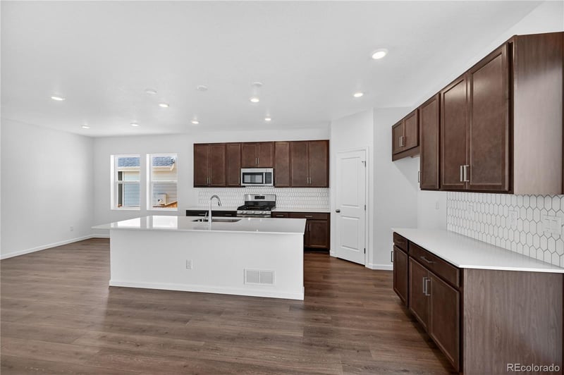 28445 4th Ave, Watkins, CO 80137