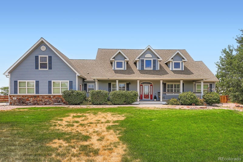705 Antelope Dr W, Bennett, CO 80102