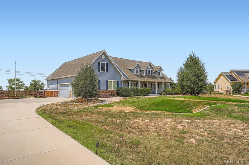 705 Antelope Dr W, Bennett, CO 80102