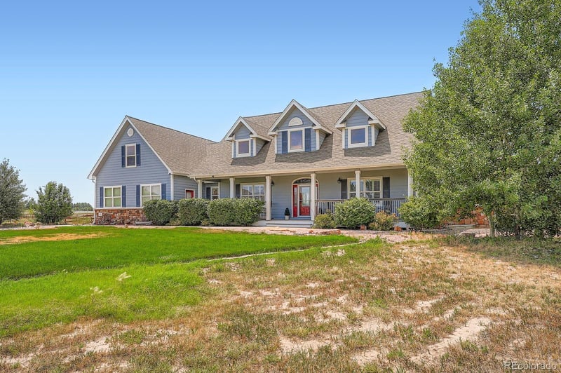 705 Antelope Dr W, Bennett, CO 80102