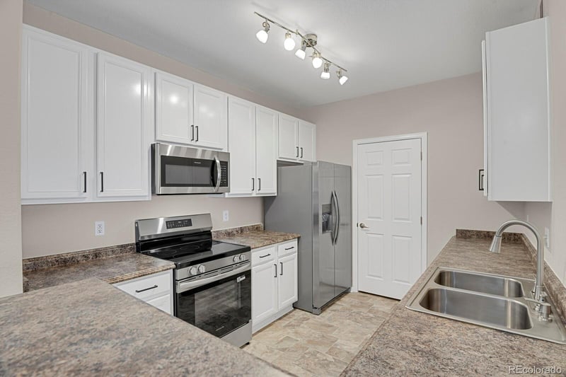 15700 Jamison Dr #7-202, Englewood, CO 80112