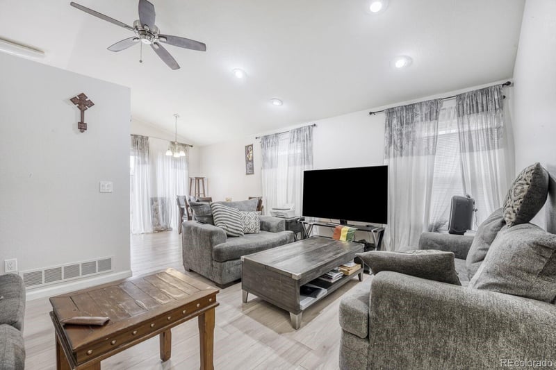 18946 22nd Pl, Aurora, CO 80011