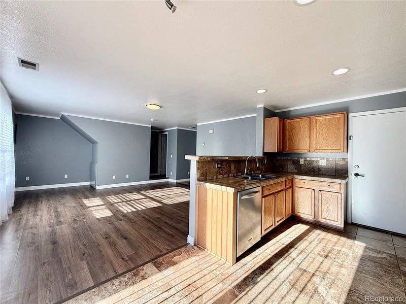 21984 Crestline Ln, Aurora, CO 80015