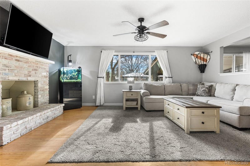 1889 Queens Dr, Longmont, CO 80501