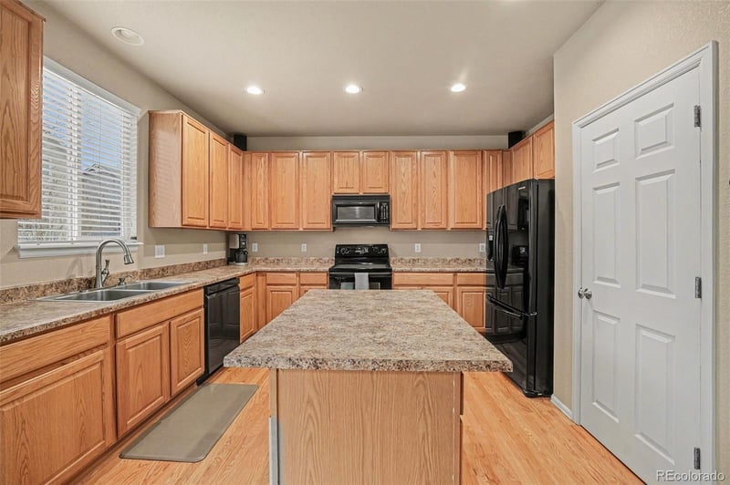 10939 Moline St, Commerce, CO 80640