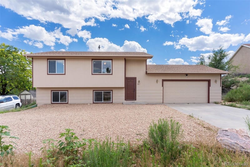 817 Aguilar Ln, Pueblo, CO 81007
