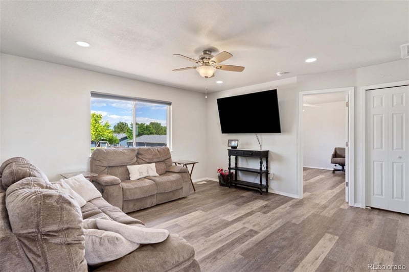 817 Aguilar Ln, Pueblo, CO 81007