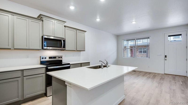 18804 99th Ave, Commerce, CO 80022