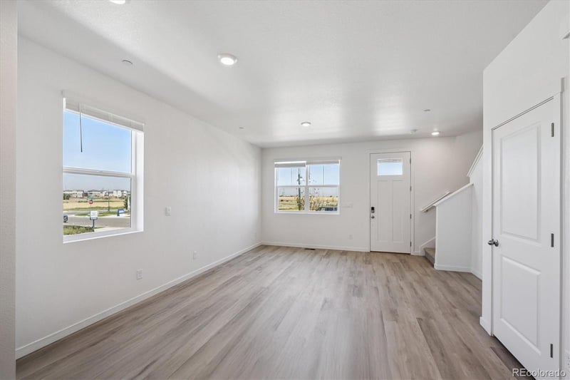 18802 99th Ave, Commerce, CO 80022