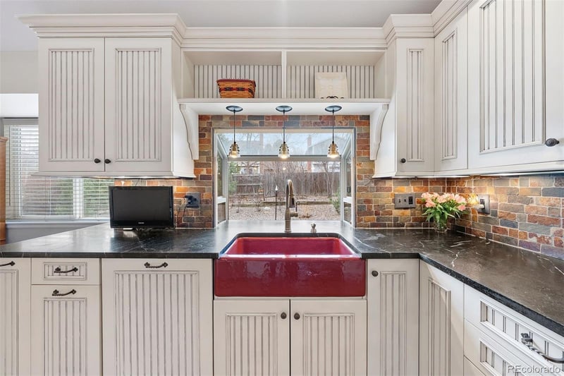 6440 Mineral Dr, Centennial, CO 80112