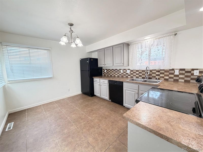 2803 Denver Ave, Longmont, CO 80503