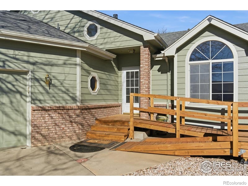 1105 Country Acres Dr, Johnstown, CO 80534