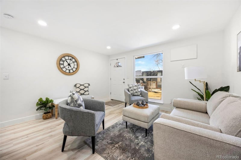 5819 Pearl St, Centennial, CO 80121
