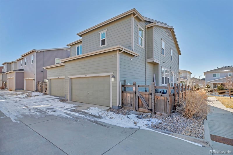 21876 Radcliff Cir, Aurora, CO 80015