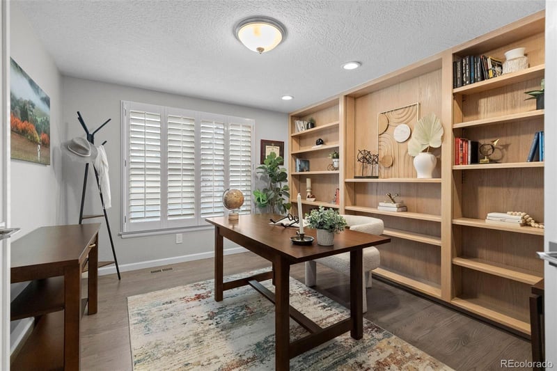 10380 Lake Dr, Englewood, CO 80111